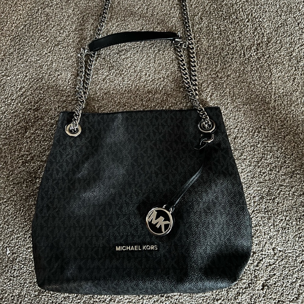 Michael Kor’s black purse. Smoke feee, pet free home.